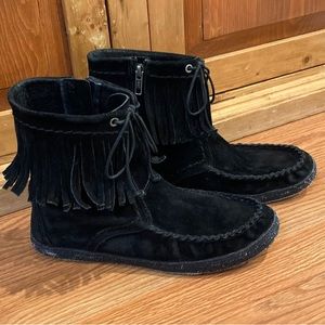 UGG AUSTRALIA Women's 'Kaysa' Black Suede Moccasin Fringe Boots Size 7.5